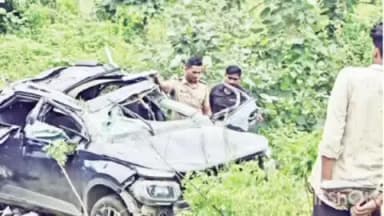 यवतमाळ: किन्ही गावाजवळ कारच्या भीषण अपघातात एकाचा मृत्यू तर तिघे जखमी