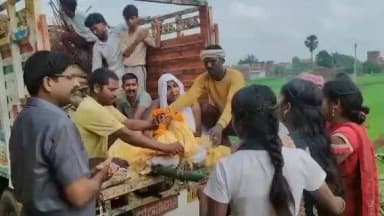 सहजनवा: बेलघाट के बेलदारी टोला में झटका मशीन बनी मौत का जाल, खेत चेक करने गए खूबलाल की करंट से हुई मौत