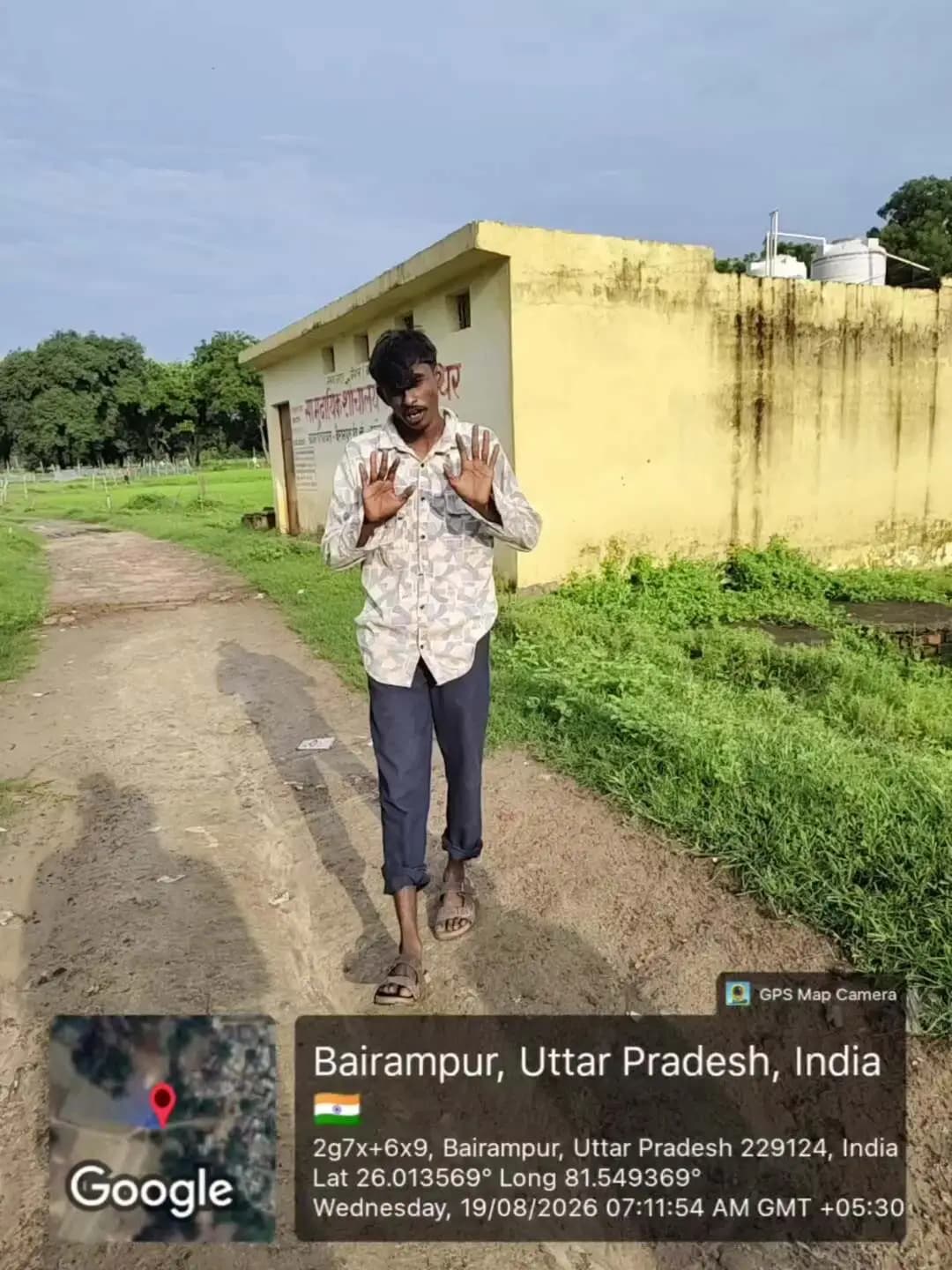 बैरमपुर करहिया बाजार सालोन 181 जिला रायबरेली गांव बैरमपुर
सरकारी शौचालय में रंगदारी के साथ काम किया जा रहा है ग्राम प्