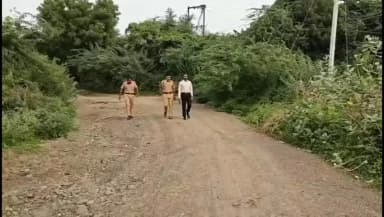 जळगाव: गिरणा नदीपात्रात जिल्हाधिकारी-पोलिस अधीक्षकांची थेट धडक; अवैध वाळू उपशाची केली पाहणी