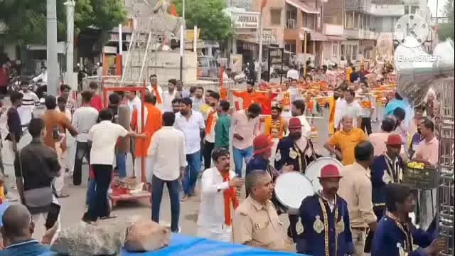 बाली: बाली की नदी से सैकड़ों श्रद्धालुओं के साथ काशी विश्वनाथ बनारस जाने वाली कावड़ यात्रा की शोभायात्रा निकाली गई