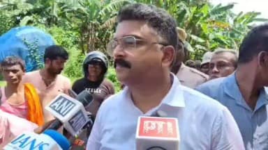 ডেবরা: পশ্চিম মেদিনীপুর জেলার সার্বিক বন্যা পরিস্থিতি নিয়ে সংবাদ মাধ্যমের মুখোমুখি জেলা শাসক