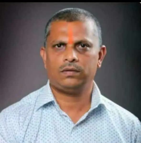 कुडाळ: हिर्लोक पंचक्रोशी शिक्षण मंडळाचे संचालक केशव नारकर यांनी राजीनामा दिला