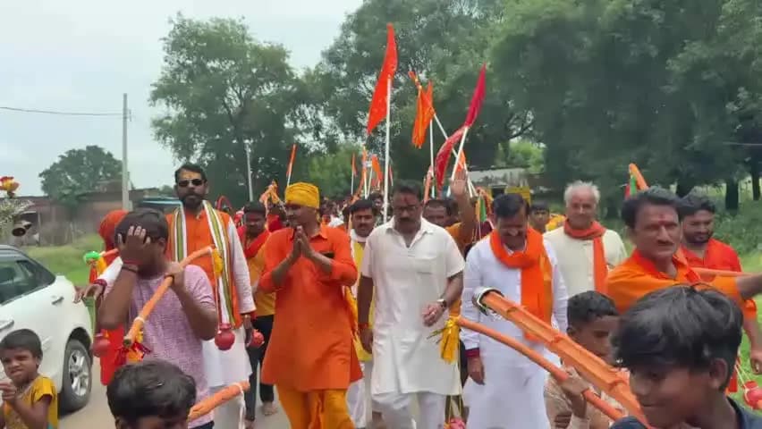 सेमरिया: सेमरिया विधानसभा के अंतर्गत ग्राम बसामन मामा से कावड़ यात्रा पहुंची सिमरिया के क्षेत्रीय प्रतिनिधि मौजूद रहे
