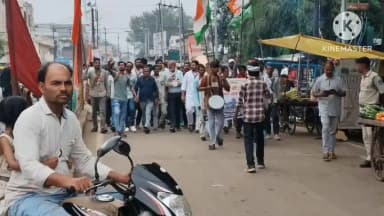 खुरई: नगर में सरकारी बेशकीमती जमीन बंसल कंपनी को दिए जाने पर कांग्रेस का विरोध प्रदर्शन, सड़कों पर निकाला जुलूस