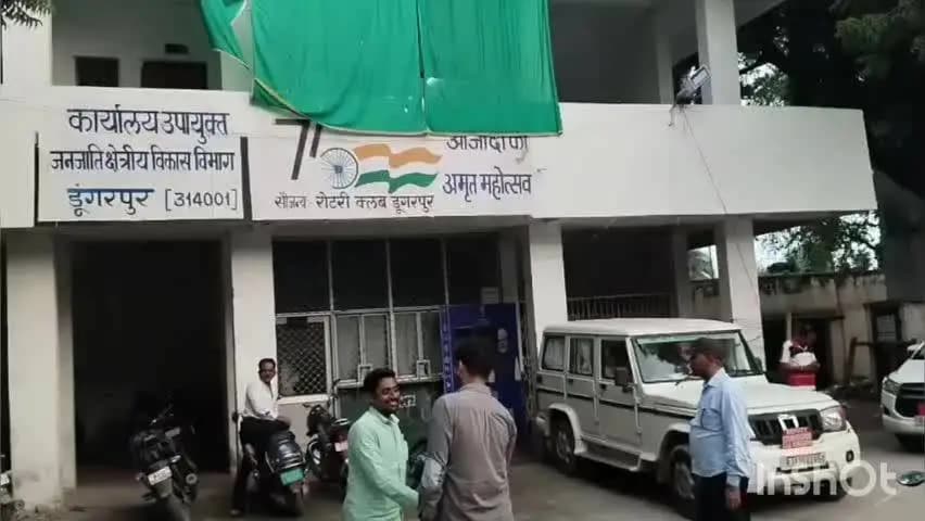 डूंगरपुर: टीएडी उपायुक्त के खिलाफ धरने पर बैठे एबीवीपी स्टूडेंट्स, चैनल गेट बंद किया, कार्रवाई न होने पर जताया आक्रोश