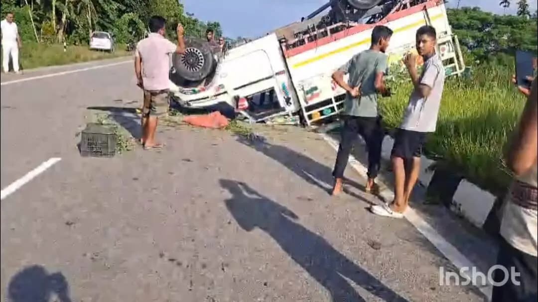 হেলেম: হেলেমৰ টকৌবাৰীত ভয়ঙ্কৰ পথ দুৰ্ঘটনা, গুৰুত্বৰ ভাৱে আহত হয় তিনিজন লোক