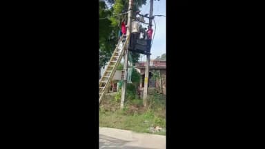 नवाबगंज: दौलतपुर में खराब ट्रांसफार्मर हुआ दुरुस्त, बिजली विभाग की त्वरित कार्रवाई से ग्रामीणों को मिली राहत