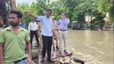 सदर: प्रयागराज में भारी बारिश से जलभराव, मेयर उमेश चन्द्र गणेश केसरवानी ने स्थायी समाधान और युद्धस्तर पर सफाई के दिए निर्देश