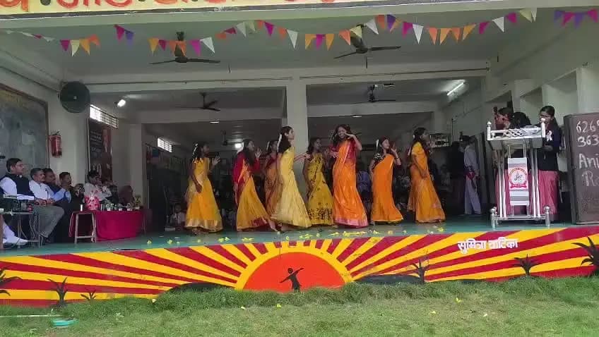 स्वतंत्रता दिवस की अवसर पर स्केरीच एजुकेशन सेंटर उदयपुर में मुंबई लुक डांस का शानदार प्रदर्शन l देखिए🧛🧛🧛🧛🧛🧛🧛🧛🧛