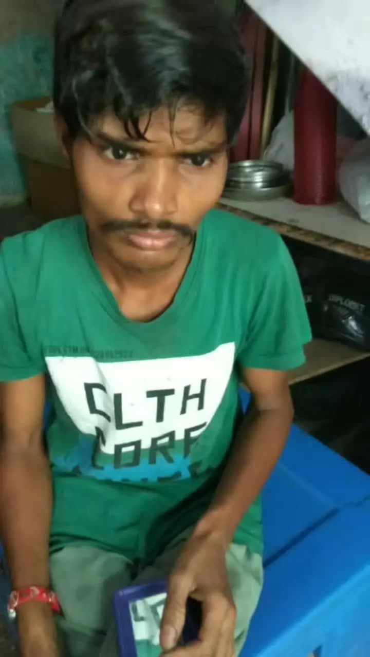 Yah ladka Jahan per bhi aap sabko dikhe koi bhi najdeekit police thana mein ise jama karke iska family ka jo bhi number