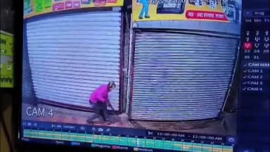 जालना: जालन्यात बॅटरीच्या दुकानात धाडसी चोरी; तीन लाखांचा मुद्देमाल लंपास..
शटरचे सेंट्रल लॉक तोडून चोरट्यांचा धुमाकूळ; १०८ बॅ