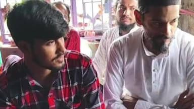 বাঁকুড়া ১: ইন্দাসে রাজনৈতিক সংঘর্ষে আক্রান্তের বাড়িতে গেলেন ISF বিধায়ক নওসাদ সিদ্দিকী