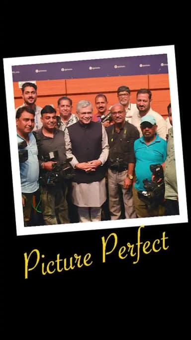 A moment with people behind countless perfect clicks! 📸
Happy #worldphotographyday
#perfect #pic #moment #viral