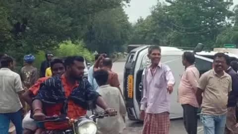 पालकोट: नशे में धुत चालक ने मोबाइल बेटनरी वैन को अनियंत्रित कर पलटा