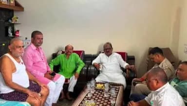 मेराल: पूर्व मंत्री मिथिलेश कुमार ठाकुर ने मेराल प्रखण्ड के कई गांवों का दौरा किया