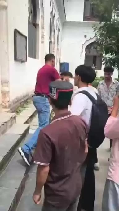 चम्बा: चंबा के महाविद्यालय में प्राध्यापक और छात्रसंघ के बीच धक्का-मुक्की का वीडियो वायरल