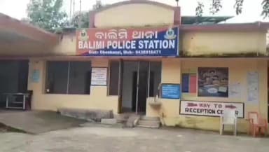 ହିନ୍ଦୋଳ: ହାତୁରା ଛକ ନିକଟ ରାସ୍ତା ପାର୍ଶ୍ୱରେ ଯୁବକଙ୍କୁ ଝୁଲନ୍ତା ମୃତଦେହ ଠାବ