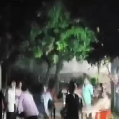 जोगापट्टी: नवलपुर थाने में हंगामा, थानाध्यक्ष का युवकों को डंडे से पीटने का वीडियो वायरल