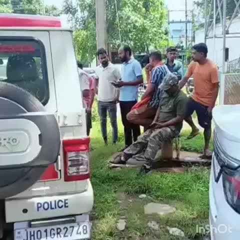 चांडिल: एनएच 33 चांडिल गोलचक्कर के पास स्कूल बस की टक्कर से खलासी की मौत