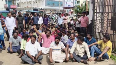 ఘన్పూర్ ములుగు: సింగరేణి ఏరియా ఆసుపత్రి ఎదుట కార్మికుల ఆందోళన, మృతి చెందిన కుటుంబాన్ని ఆదుకోవాలని డిమాండ్, సంఘీభావం తెలిపిన మాజీ ఎమ్మెల్