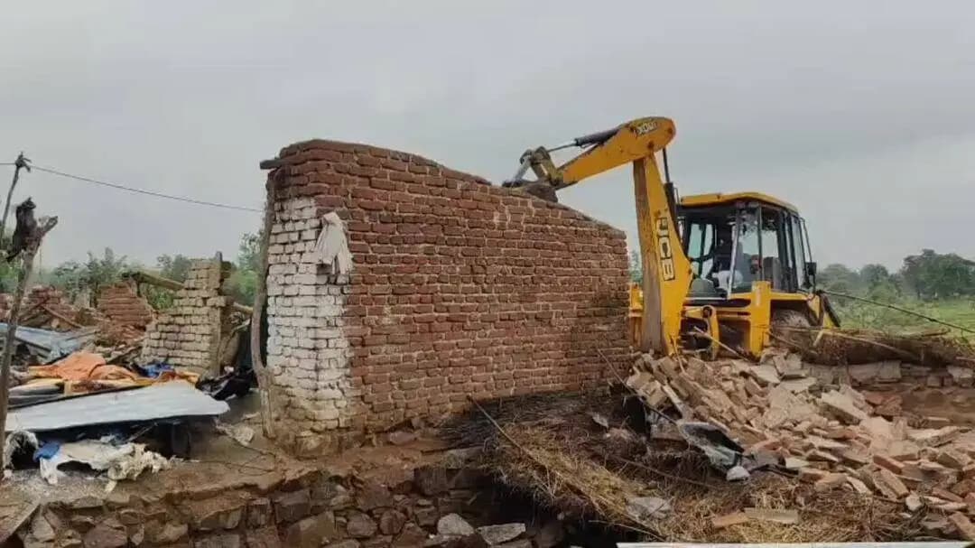निवाड़ी: टेहरका में अतिक्रमण हटाकर स्टेडियम की जमीन कराई मुक्त