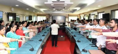 रत्नागिरी: जिल्हाधिकारी कार्यालयात अधिकारी-कर्मचाऱ्यांनी घेतली सद्भावना दिनाची सामूहिक शपथ