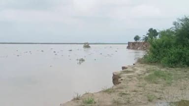 बांसडीह: बांसडीह तहसील क्षेत्र में सरयू नदी का जलस्तर बढ़ने से स्थानीय लोगों में दहशत का माहौल