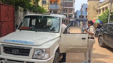 সিউড়ি ১: আসানসোলে শিশুকন্যা বিক্রীর ঘটনায় তদন্তে বীরভূমের সিউড়ীর একটি নার্সিং হোমে আসানসোলের পুলিশ কর্মীরা