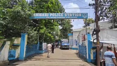রানিগঞ্জ: ডাকাতির ছক ভেস্তে দিল রাণীগঞ্জের পাঞ্জাবী মোড় ফাঁড়ির পুলিশ, আগ্নেয়াস্ত্র সহ গ্রেফতার ৪