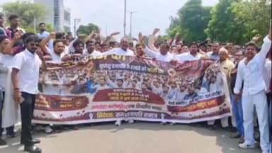 अमरोहा: अमरोहा में सुधांशु हत्याकांड को लेकर प्रजापति समाज में रोष, कलेक्ट्रेट में सैकड़ों लोगों ने किया धरना