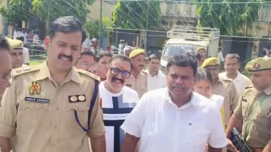 लहरपुर: लहरपुर में त्यागी बाबा के साथ हजारों कांवड़ियों के आगमन की तैयारी, डीएम-एसपी ने व्यवस्थाओं का लिया जायजा