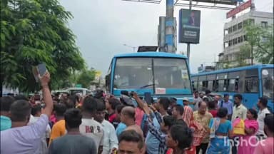 গঙ্গারামপুর: অন্নপূর্ণার টাকা না মেলায় বিক্ষোভ, পুরসভায় তালা দিয়ে জাতীয় সড়কে মহিলারা,চাঞ্চ চাঞ্চল্য গঙ্গারামপুরে