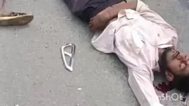 बिंदकी: बिंदकी कस्बे के कुंवरपुर रोड बायपास चौराहा में ट्रक की टक्कर से बाइक सवार तीन लोग गंभीर घायल, तीनों को रेफर किया गया