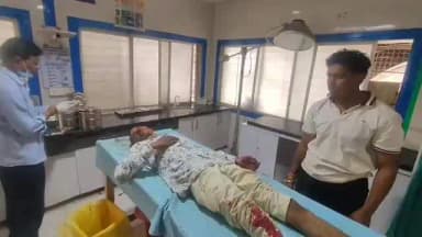 देवास: सब्जी मंडी में विवाद के बाद एक व्यक्ति से की गई मारपीट, लाया गया जिला अस्पताल