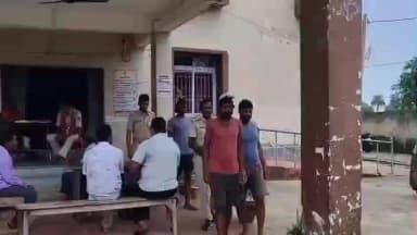 फुल्लीडूमर: फुल्लीडुमर पुलिस ने रामचंद्रपुर गांव से जमीन विवाद में मारपीट के फरार 3 आरोपियों को गिरफ्तार किया