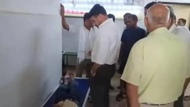 राठ: राठ क्षेत्र के सैना रोड पर स्कूली बसों में आमने-सामने हुई भीषण भिड़ंत, आधा दर्जन छात्र हुए घायल
