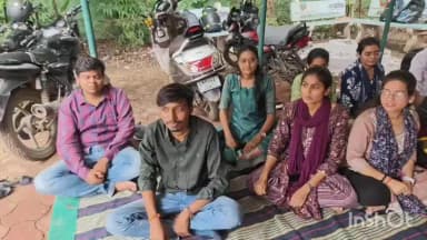 होशंगाबाद नगर: नर्मदापुरम में कृषि विस्तार अधिकारियों की हड़ताल जारी, उपसंचालक कृषि कार्यालय के सामने धरने पर बैठे