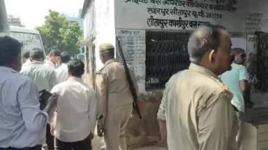 सीतापुर: चित्रा टाकीज के पास खाली पड़ी 8 बीघा भूमि पर प्रशासन ने चस्पा किया नोटिस, मचा हड़कंप