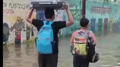 सदर: प्रयागराज में बाढ़ जैसे हालात, लगातार बारिश से शहर डूबा, 7 हजार परिवार छतों पर रहने को मजबूर, रेलवे ट्रैक भी जलमग्न