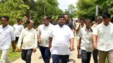 উদয়পুর: দক্ষিণ মহারানী এলাকায় এলাকার উন্নয়ন সংক্রান্ত বিষয়ে স্থানীয় জনপ্রতিনিধিদের সঙ্গে নিয়ে পরিদর্শন করেন এলাকার বিধায়ক