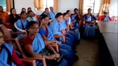 बरकट्ठा: बरकट्ठा में जलसहिया दीदियों ने सांसद प्रतिनिधि रामचंद्र चौधरी को पेयजल व स्वच्छता के लिए सम्मानित किया