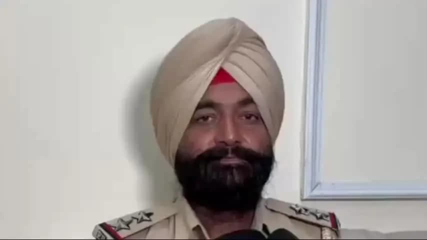 ਅੰਮ੍ਰਿਤਸਰ 2: ਇਕਤਵਾਲੀ ਥਾਣੇ ਦੇ ਪੁਲਿਸ ਦੇ ਵੱਲੋਂ ਕੀਤੀ ਜਾ ਰਹੀ ਹੈ ਮਾਮਲੇ ਦੀ ਗੰਭੀਰਤਾ ਦੇ ਨਾਲ ਜਾਂਚ ਐਸਜੀਪੀਸੀ ਦੀ ਬੱਸ ਨੂੰ ਗਿਆ ਸੀ ਤੋੜਿਆ