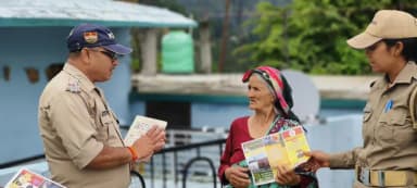 पोखरी: पोखीरी पुलिस के वरिष्ठ नागरिकों के लिए 112 आपातकालीन सेवा और साइबर सुरक्षा जागरूकता अभियान
