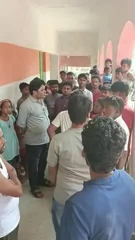 आज़मनगर: रसोईया पर शिक्षिका से मारपीट व अभद्र व्यवहार का आरोप, डीपीओ ने सिंहपुर विद्यालय पहुंचकर की जांच