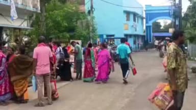 মেমারি ১: ডাটা কালেকশন ফর্ম নিয়ে মেমারি ১ ব্লক অফিসে অন্নপূর্ণা প্রকল্পের আর্থিক সাহায্য না পাওয়ায় বিক্ষোভ
