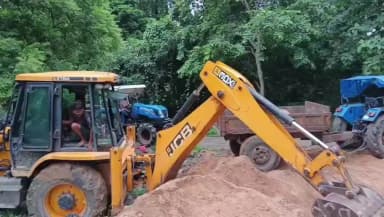 লাভপুর: লাভপুরে বড়া সাংড়া গ্ৰামে অবৈধ ভাবে মজুত করা বালি সিজ করলো প্রশাসন, ঘটনায় আটক ১