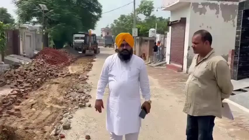 ਨਵਾਂਸ਼ਹਿਰ: ਉਸਮਾਨਪੁਰ ਤੋਂ ਤਾਜੋਵਾਲ ਤੱਕ ਬੇਟ ਏਰੀਏ ਦੀ 18 ਫੁੱਟ ਚੌੜੀ ਸੜਕ ਦਾ ਕੰਮ ਸ਼ੁਰੂ