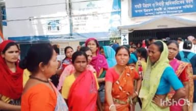 তপন: তপনে ‘অন্নপূর্ণা ভাণ্ডার’ প্রকল্পের টাকা না মেলায় ও স্ট্যাটাস বদলের অভিযোগে বিডিও অফিসে বিক্ষোভ মহিলাদের