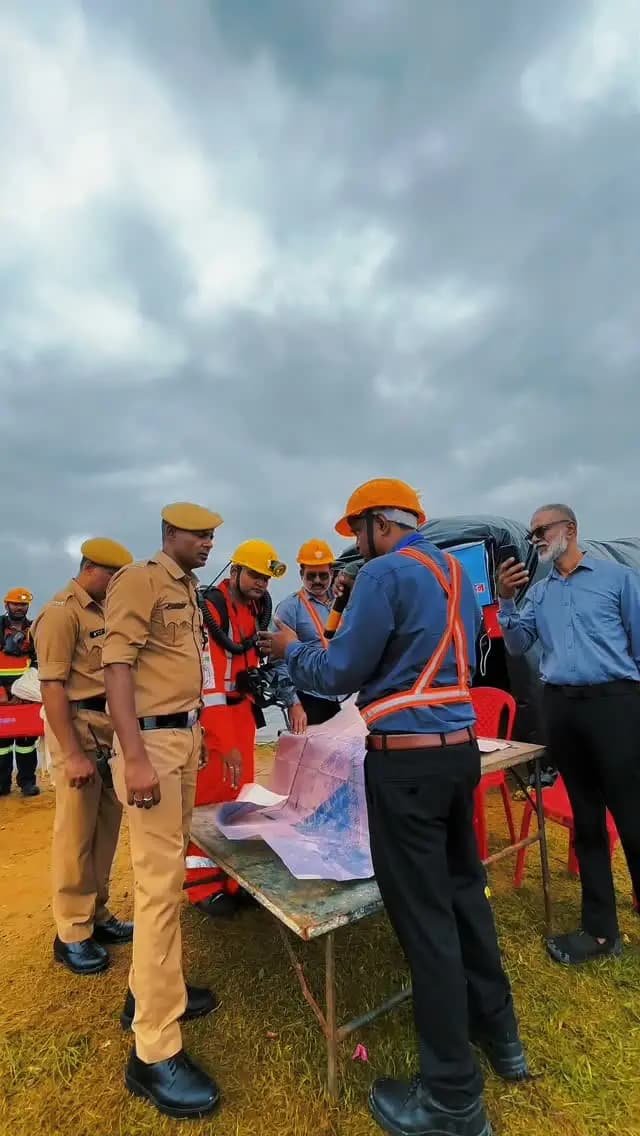 झुमका जलाशय में आपदा प्रबंधन की मॉकड्रिल, परखी गई राहत-बचाव की तैयारियां
संभावित आपदाओं से निपटने की तैयारियों, राहत एवं बचाव दल की तत्परता और आम नागरिकों को आपदा के समय बरती जाने वाली सावधानियों के प्रति जागरूक करने के उद्देश्य से झुमका जलाशय क्षेत्र में व्यापक मॉकड्रिल आयोजित की गई।
अभ्यास के दौरान विभिन्न आपदा परिस्थितियों में त्वरित रेस्क्यू, राहत-बचाव एवं प्राथमिक उपचार की पूरी प्रक्रिया का प्रदर्शन किया गया। 🇮🇳
#Korea #DisasterManagement #MockDrill #JhumkaDam #RescueOperation आपदा_प्रबंधन राहत_बचाव मॉकड्रिल जिला_प्रशासन_कोरिया